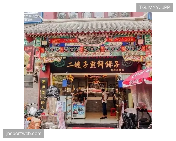 王濛排队买煎饼，手上那块表把整个摊位照成了VIP区